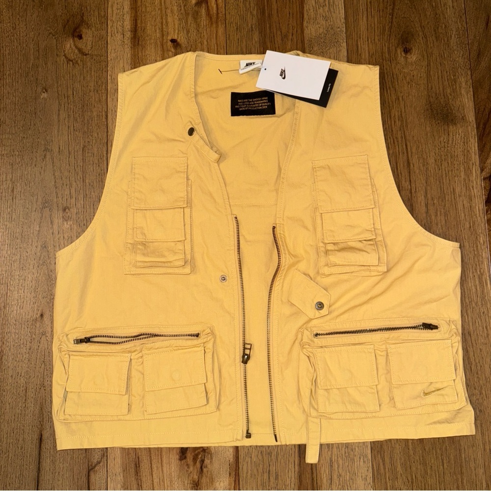 NEW NWT Nike Mens SMALL Life Utility Cargo Vest Beige Sesame FN3214-252 $175